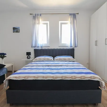 Apartmani Rebecca Vir Exterior photo