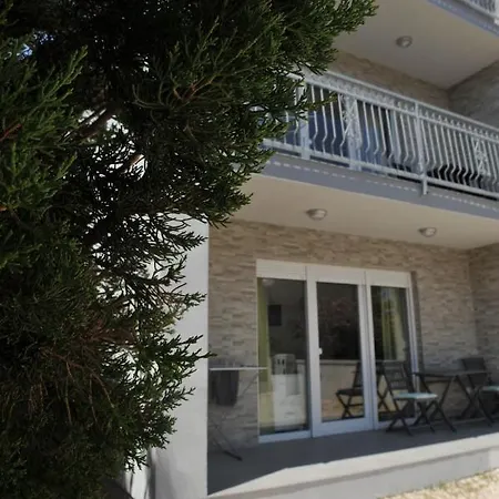 Apartmani Rebecca Vir Exterior photo