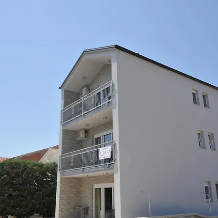 Apartmani Rebecca Vir Exterior photo